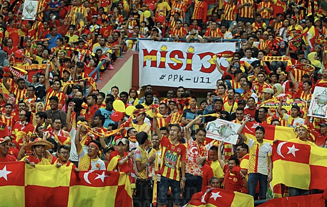 Penyokong Selangor memberi sokongan kepada PKNS FC. Image dari Utusan