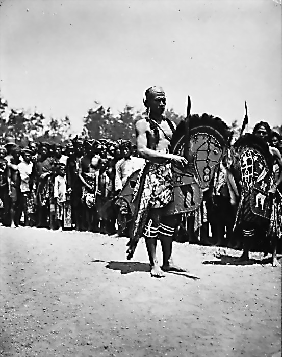 Tarin kuda keepang di Lombok, Indonesia semasa tahun 1922. Imej dari Wikipedia.