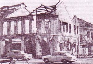 Rumah kedai yang dibakar ketika 13 Mei 1969 di Jalan Campbell. Imej dari 13 Mei Sebelum dan Selepas.