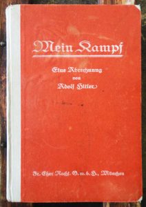 Buku asal Mein Kampf. Imej dari od43.com