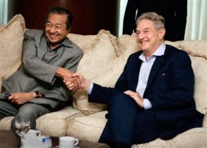 Dr Mahathir jumpa Soros, masa Soros promosikan bukunya kat Malaysia. Imej dari mtholyoke.edu.