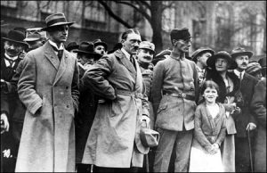 Hitler ketika Pemberontakan Munich. Imej dari gcsehistory.org.