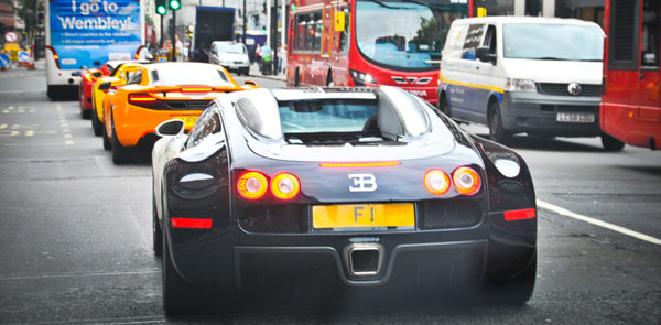 KERETA Bugatti Veyron milik Khan dengan nombor pendaftaran F1.