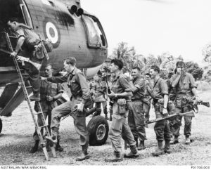 Tentera Rejimen Diraja Australia yang terlibat di Sarawak pada 1965. Imej dari Australian War Memorial