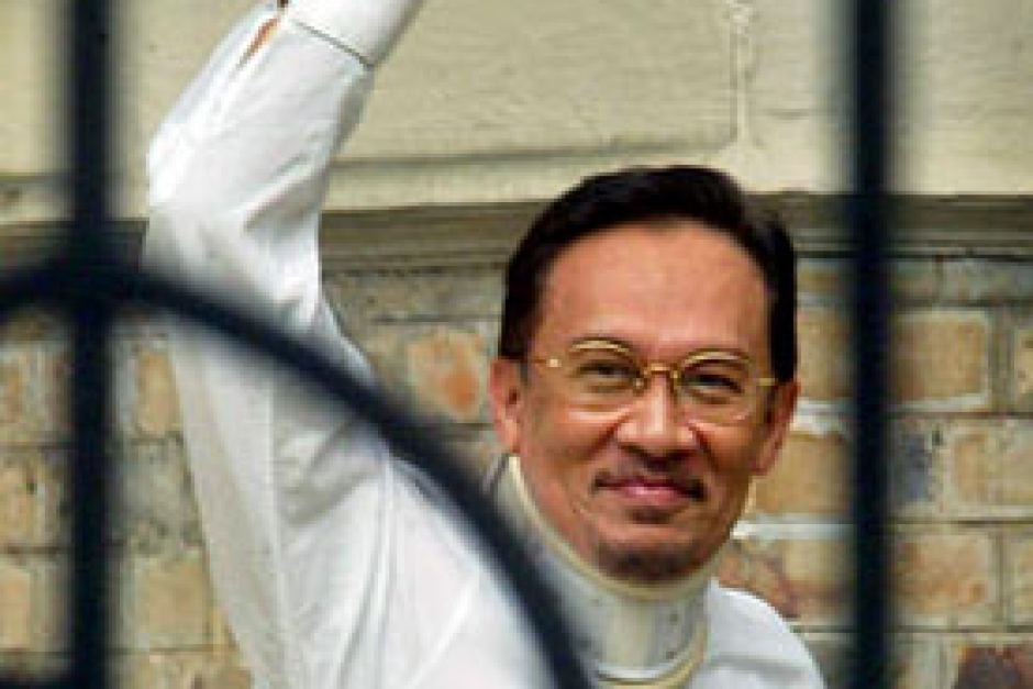 Sejarah ringkas hubungan Tun M dan Anwar Ibrahim | SOSCILI