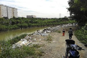 Sekarang kat tebing Sungai Klang penuh dengan sampah. Imej dari The Star.
