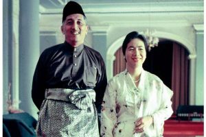 Yusof dan isterinya, Noor Aishah Mohd Salim. Ketika mereka berkahwin Yusof berumur 39 tahun dan Aisyah berusia 16 tahun. Imej dari The Straits Times.