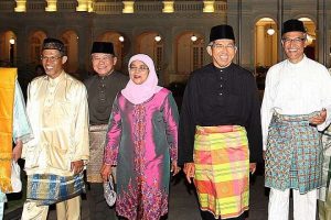 Dari kiri: Masagos, Abdullah, Halimah, Dr Yaacob dan Zainul. Imej dari The Straits Times.