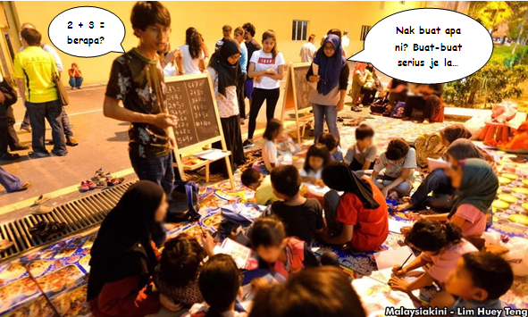 Anak-anak Chow Kit sedang belajar. Kredit gambar Malaysiakini.