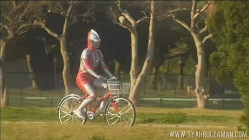 Ultraman Naik Basikal