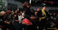 Di Afghanistan, budak lelaki berpakaian wanita menari untuk lelaki berusia