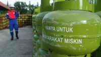 Filipina dan Indonesia tarik subsidi minyak pada 1998. Ni apa yang jadi