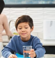 Penulen Air eSpring Baharu Amway Berkesan Mengurangkan Mikroplastik & Sisa Farmaseutikal